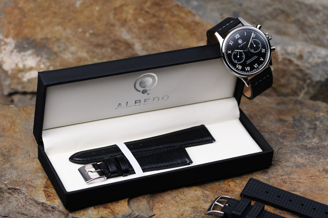 Albedo Strap Packaging – Display of Additional Straps and Accessory Storage